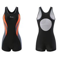 Черный 3202 поставляется с шапочкой для плавания.