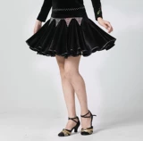 Бархатная танцующая элитная черная демисезонная юбка