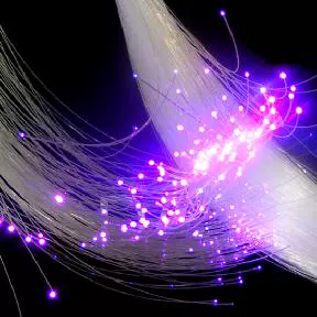 Конец -точка света направляющая светово оптическое волокно полно неба -звезда пустое верхнее оформление