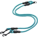 Две собаки две головы тянут две собаки, одна тяга, две плюшевые две головы, чтобы предотвратить обернутую большую большую собаку, ходящую собаку