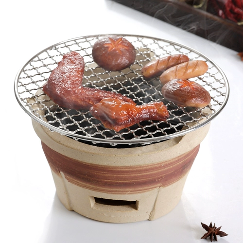 Японская стиль запеченная в помещении мини -жареные на коглеродные печи, чтобы съесть печь для барбекю.