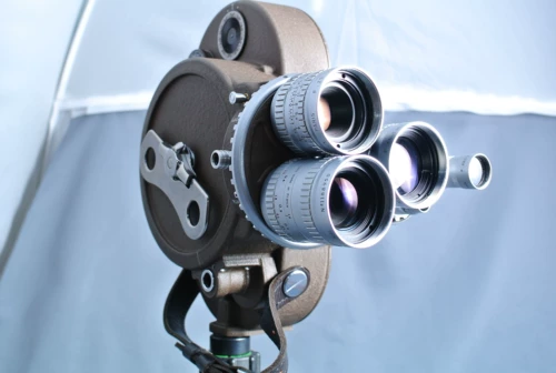 FILMO DR3 16 -мм портативная кинокамера содержит три любовных шоу, чтобы иметь возможность исправить объектив Focus