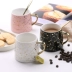 Bắc Âu ins gốm cốc xu hướng mạ vàng cặp vợ chồng sáng tạo nhà tách cà phê cá nhân với nắp thìa - Tách chai đựng nước Tách
