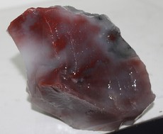 Ювелирный камень 桂林鸡血玉毛料绿腊红原石摆件山料雕刻精品干净收藏镇宅