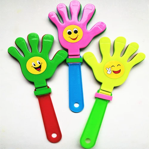 Небольшая ладонь, похлопанная пластиковой пощечиной, ладонью, ладони и аплодисментами концертных реквизитов, ежегодная сторона собрания