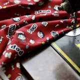 Семейство Qiqi Супер милая сестра карта мультфильм Барбин запеченного большого входного водонепроницаемого шарфа Сацума Золотой Мао