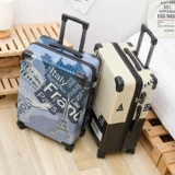 Вместительный и большой чемодан, прочная коробка