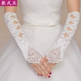 Короткие кружевные перчатки для невесты
