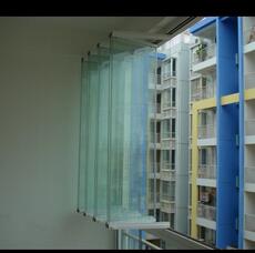 Балконное окно 南宁门窗专业定做无框阳台推拉式全景折叠8厘钢化玻璃18078110056