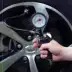 Xe nhanh chuyển đổi đầu áp suất khí đồng hồ đo áp suất lốp xe đo độ chính xác cao với xe ba bánh bơm hơi máy đo áp suất lốp 