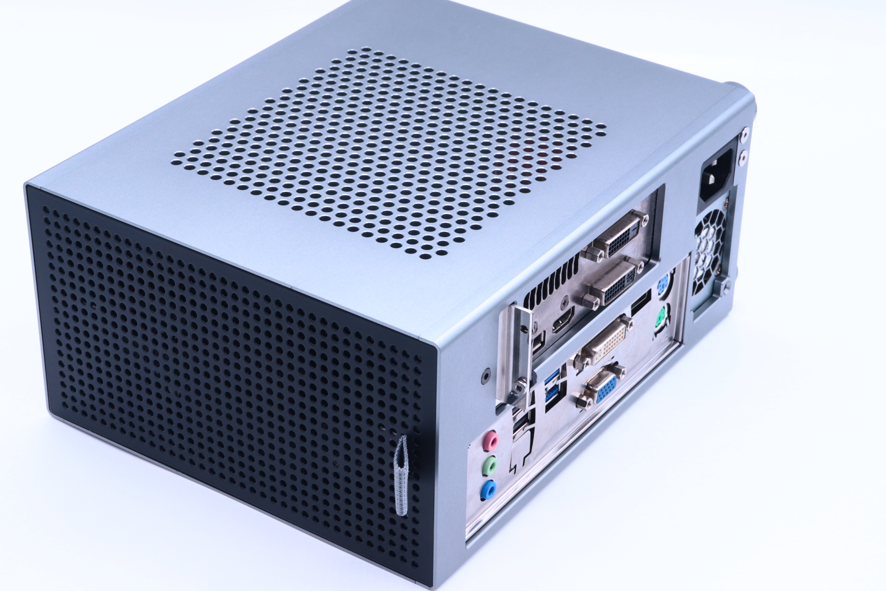 Pcs 2022. Корпус мини Formula 2s. Mini-ITX корпус n200. Корпус для Mini ITX HTPC 200w. Mini ITX Case 2022.