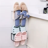 Тапочки для ванной комнаты, стена ванной комнаты -наболенные стойки для обуви
