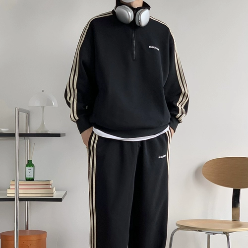 Чистый парень в свитере спорт двух -набор японских отдыха весны и осень Темного Материала Dark Matter