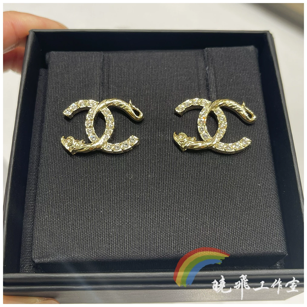 Двойные серьги с логотипами Chanel 23C, новые золотистые серьги-рыба хвост, декоративные серьги с двойной C