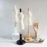 Маленькая вешалка, чайная чашка, стенд