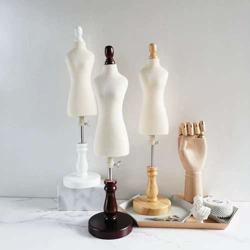 Маленькая вешалка, чайная чашка, стенд