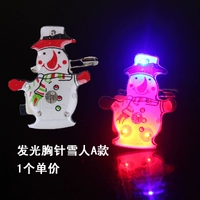 Есть два случайных случайных снимка снеговика