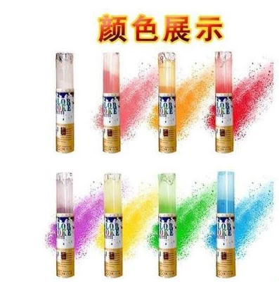 Цветная рука фотография с красочным порошком кукурузного крахма