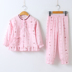 Gạc mẹ và con gái cha mẹ mặc đồ ngủ Mùa xuân và mùa thu cotton hoạt hình cừu dài tay cổ tròn áo len nhà phù hợp với dịch vụ quần áo trẻ sơ sinh Trang phục dành cho cha mẹ và con
