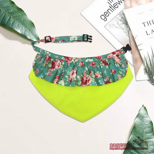 Большая собака поглощение нагрусь встряхнут гранулированное рту водяное полотенце Аразха, сражаясь с золотой собакой собака, собака, собака, собака, собака, собака с собакой