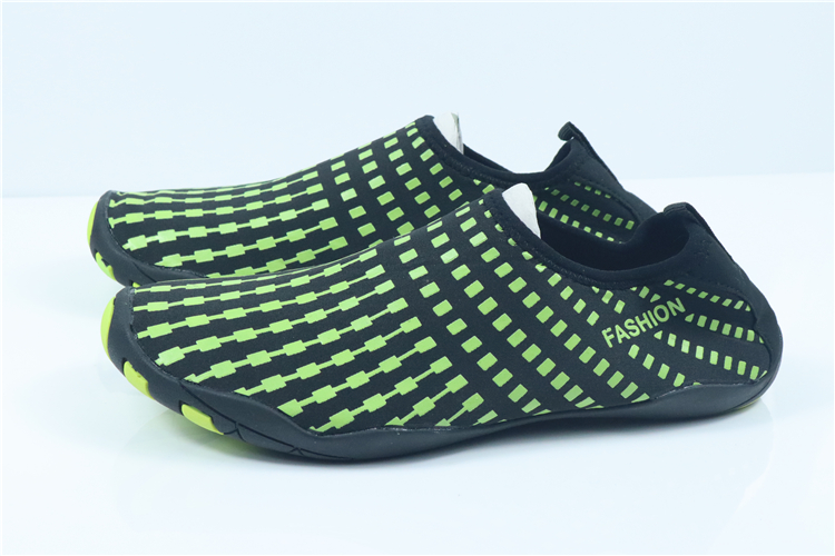 Zh-173 Black GreenBroken code Pick up the leak Running shoes Upstream shoes Parenting outdoors Barefoot Running shoes Quick drying Wading Hiking shoes lovers Diving shoes