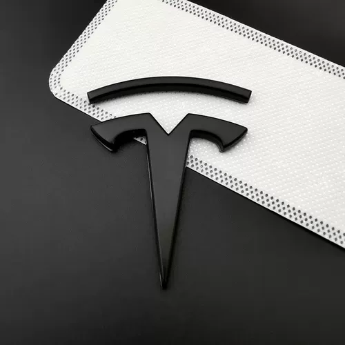 Он подходит для стандартных металлических автомобильных наклеек Tesla.