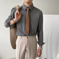 Темно -серой