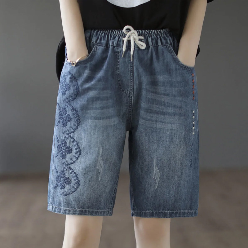Loose five-inch denim shorts for women in summer 2022, a new retro embroidered large-sized straight-leg midpants details Picture