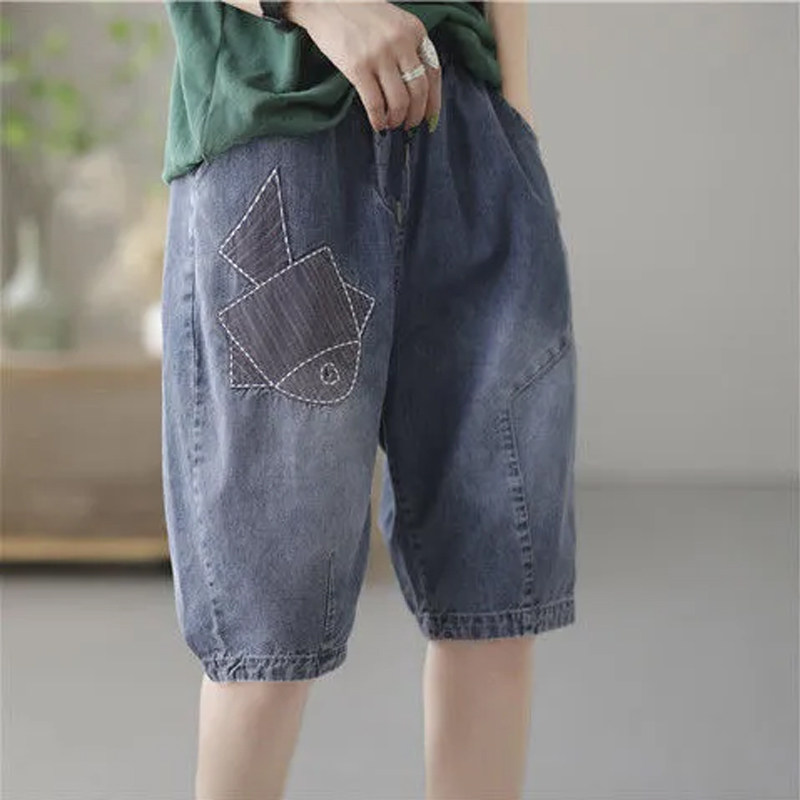 Stretched-waist embroidered Halon jeans for women's summer, thin style, 2022, 5-point casual loose, retro straight-leg midpants Application Scenario