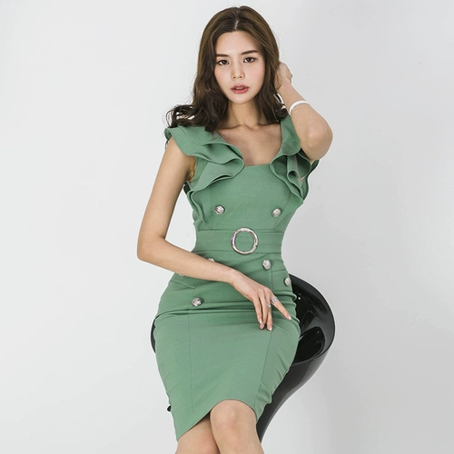 Летнее модное платье, в корейском стиле, яркий броский стиль, облегающий крой, с акцентом на бедрах