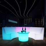 Творческий светодиодный светообразный дуговый диван -столик столик для бара бара KTV Комбинированная карта сеть сеть черная кофейный столик за задний стул задний стул