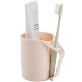 Студенты колледжа начинают общежитие общежития для девочек.