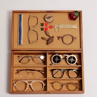 Творческое сочетание сплошных деревянных кронштейнов и крышек (случайное