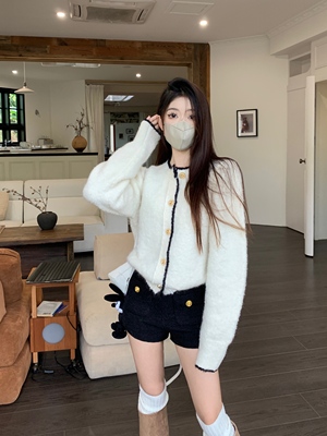 taobao agent Knitted demi-season cardigan, sweater, advanced jacket, white top, Chanel style, long sleeve, french style, high-quality style
