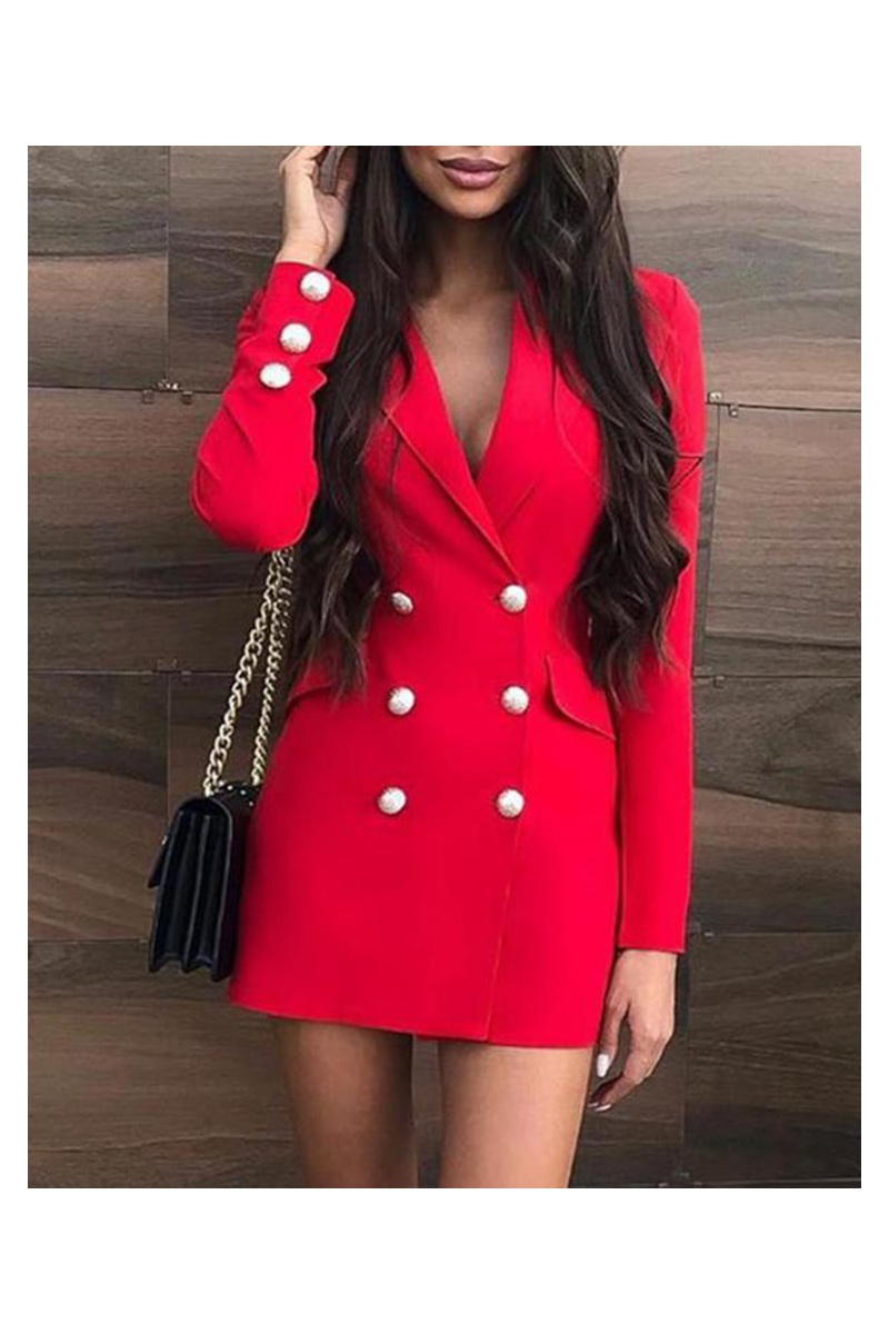 Красное платье и пиджак