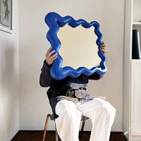 Зеркальное зеркало в ванной комнате