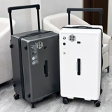 Качественный вместительный и большой универсальный чемодан на колесиках