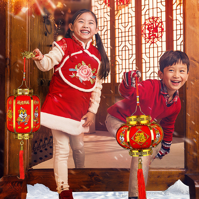 虎年儿童手提小红灯笼过新年元宵节发光电池led春节装饰户外宫灯
