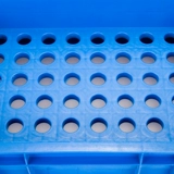 Круглые отверстия с отверстиями полюсная пластиковая коробка Включите пластиковую коробку с обратной коробкой.