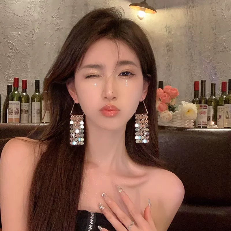 Earrings, light luxury style, 2023 collection