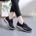 2018 mùa xuân giày thể thao tuổi Bắc Kinh giày vải giày của phụ nữ đi bộ đường dài giản dị giày thể thao ngoài trời giày phẳng thấp để giúp mềm giày sinh viên