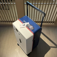 Голубое небо и белое облако цвет