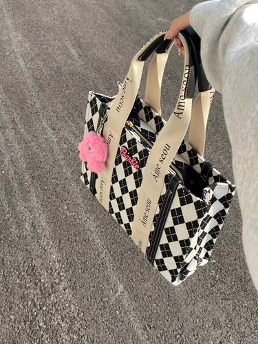 Демисезонная модная вместительная и большая сумка на одно плечо, коллекция 2023