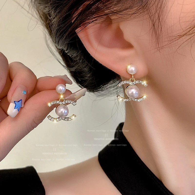 Серьги из жемчуга цветы Ля Chanel, стиль Chanel, высококачественный стиль, стиль легкого люкса