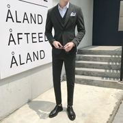 Chuyên nghiệp kinh doanh bộ đồ nhỏ phù hợp với nam phiên bản Hàn Quốc của cá tính tự tu luyện Anh gió miễn phí váy nóng nam phù hợp với bộ đồ ba mảnh - Suit phù hợp