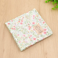 Красный, в цветочек