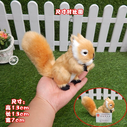 Милая маленькая реалистичная кукла