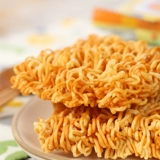 Индонезийские импортные закуски GEMEZ Enaak, куриное барбекю, куриный вкус, хрустящая лапша, закусочная лапша, лапша быстрого приготовления, 30 г