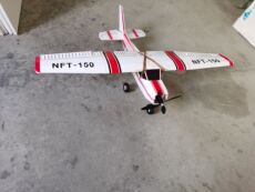 Самолет на дистанционном управление 尘飞航模赛斯纳塞斯纳翼展1.2米固定翼摇控飞机新手练习机套材diy