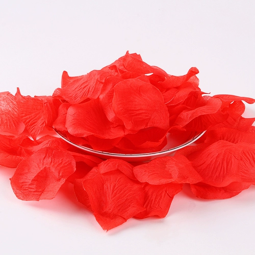 Симуляция лепестка лепестка подделка роза кровать цветочный цвет свадебное исповеди рука разбрызгивает цветы декоративные свадьбы и лепестки, чтобы сделать романтическую планировку